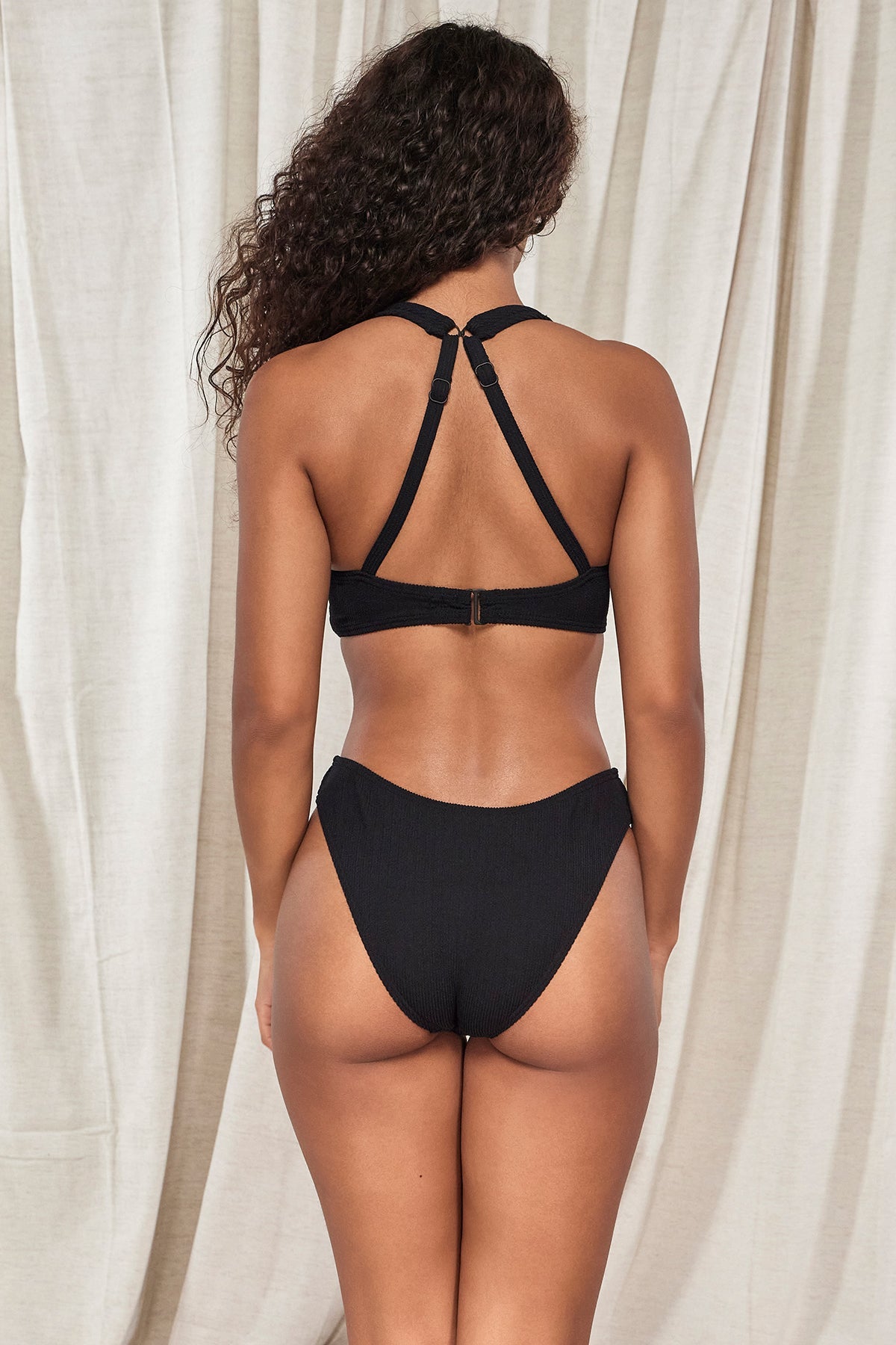 Pacifica Black Rib Sandy Scoop Bottom